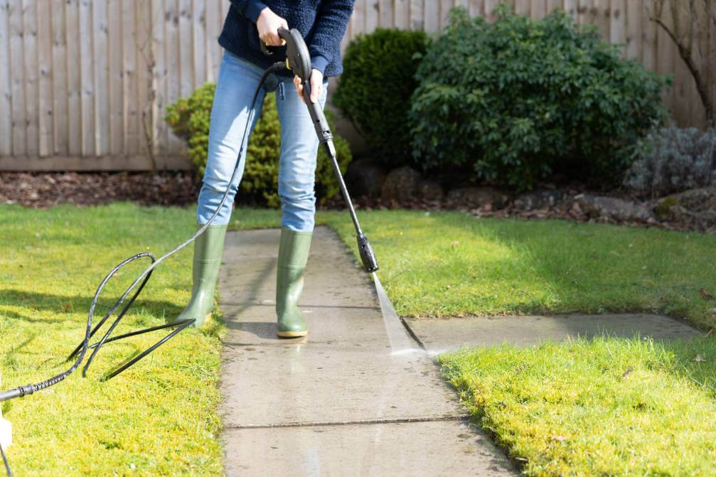 deck-cleaning