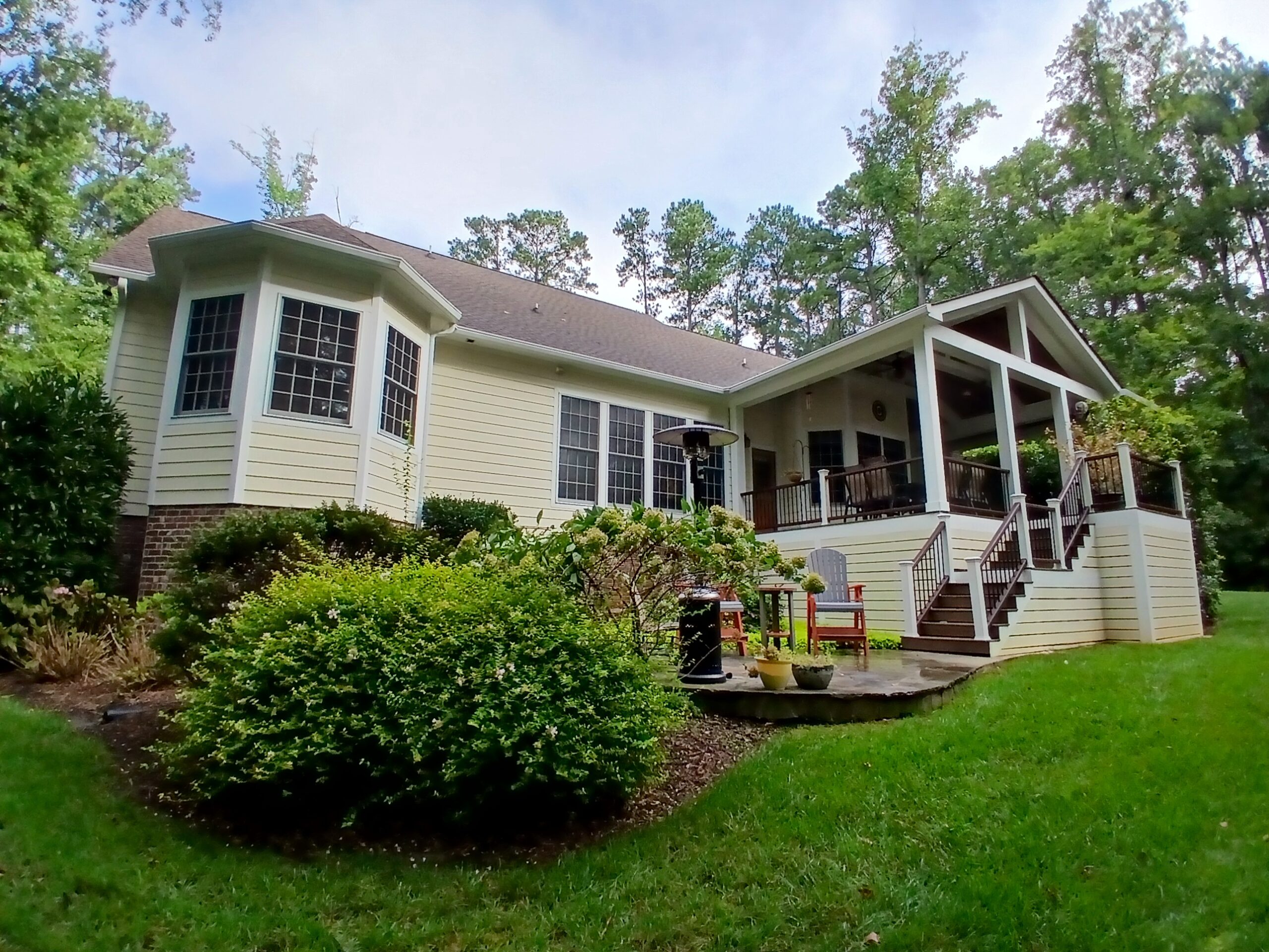 Hardie board house washing in The Glynns neighborhood York SC