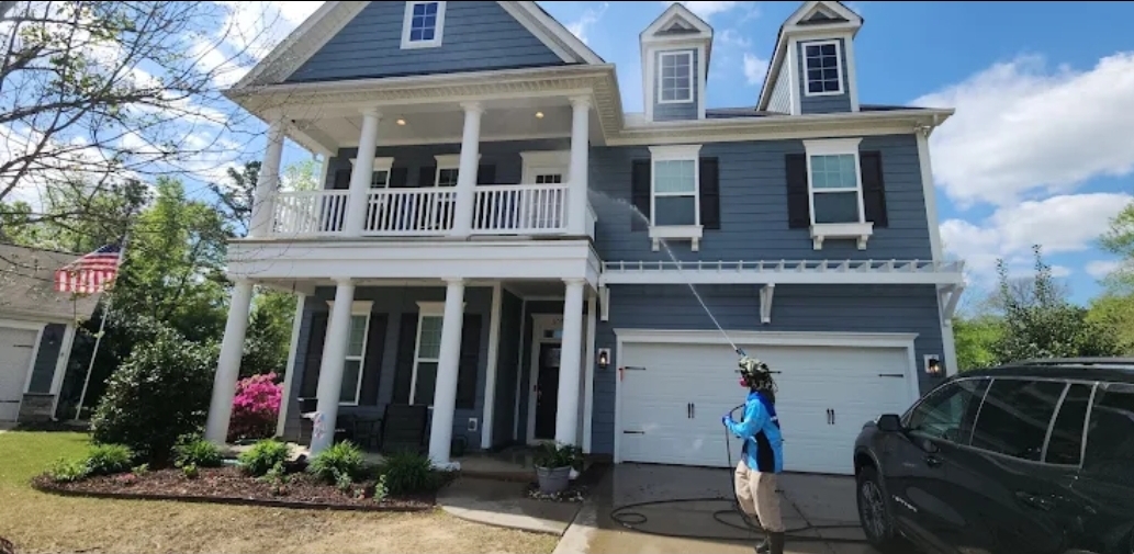 Green algae removal from Hardie board home in Walnut Creek Lancaster SC