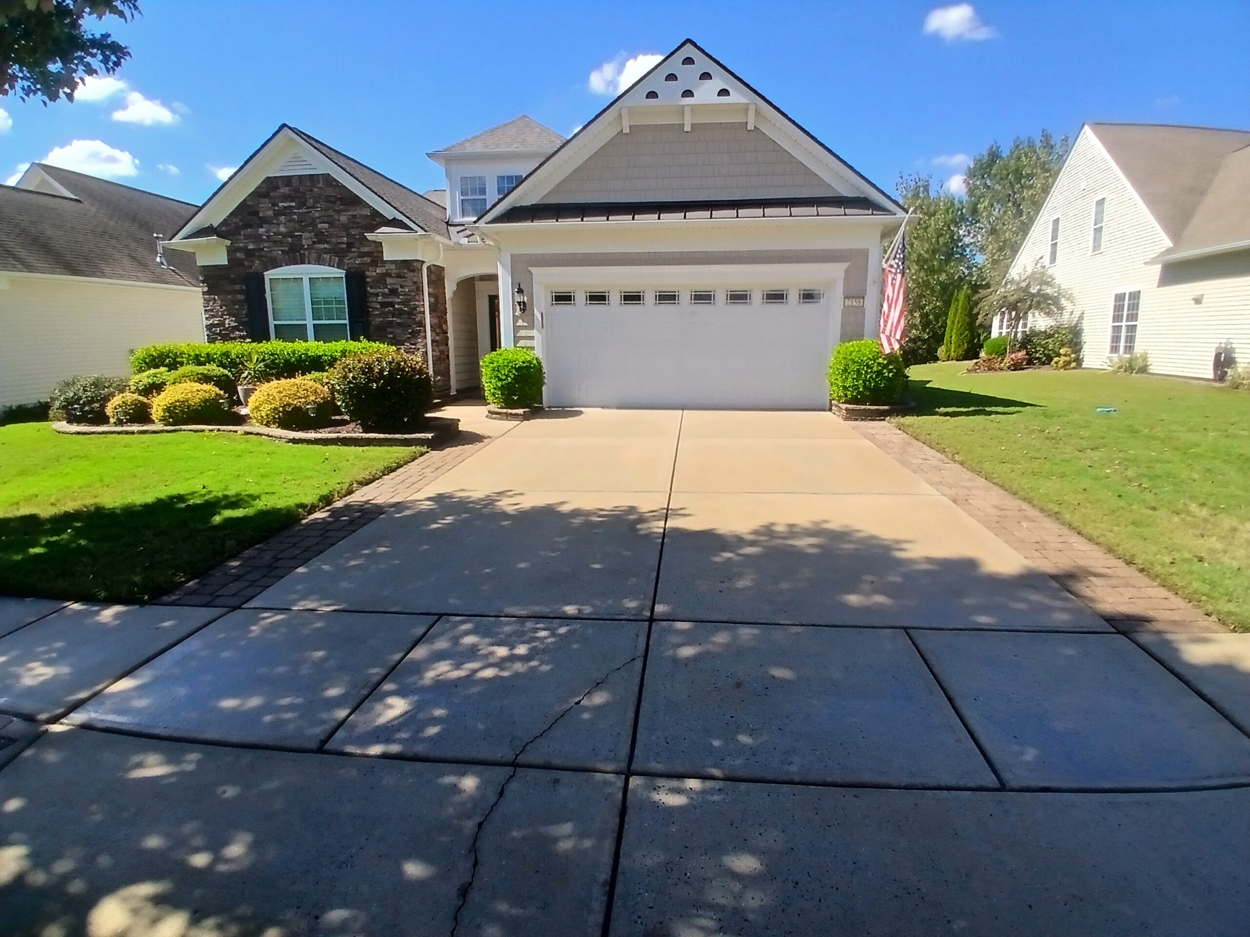 Vinyl house driveway patio and gutter cleaning in Sun City Carolina Lakes Indian Land SC