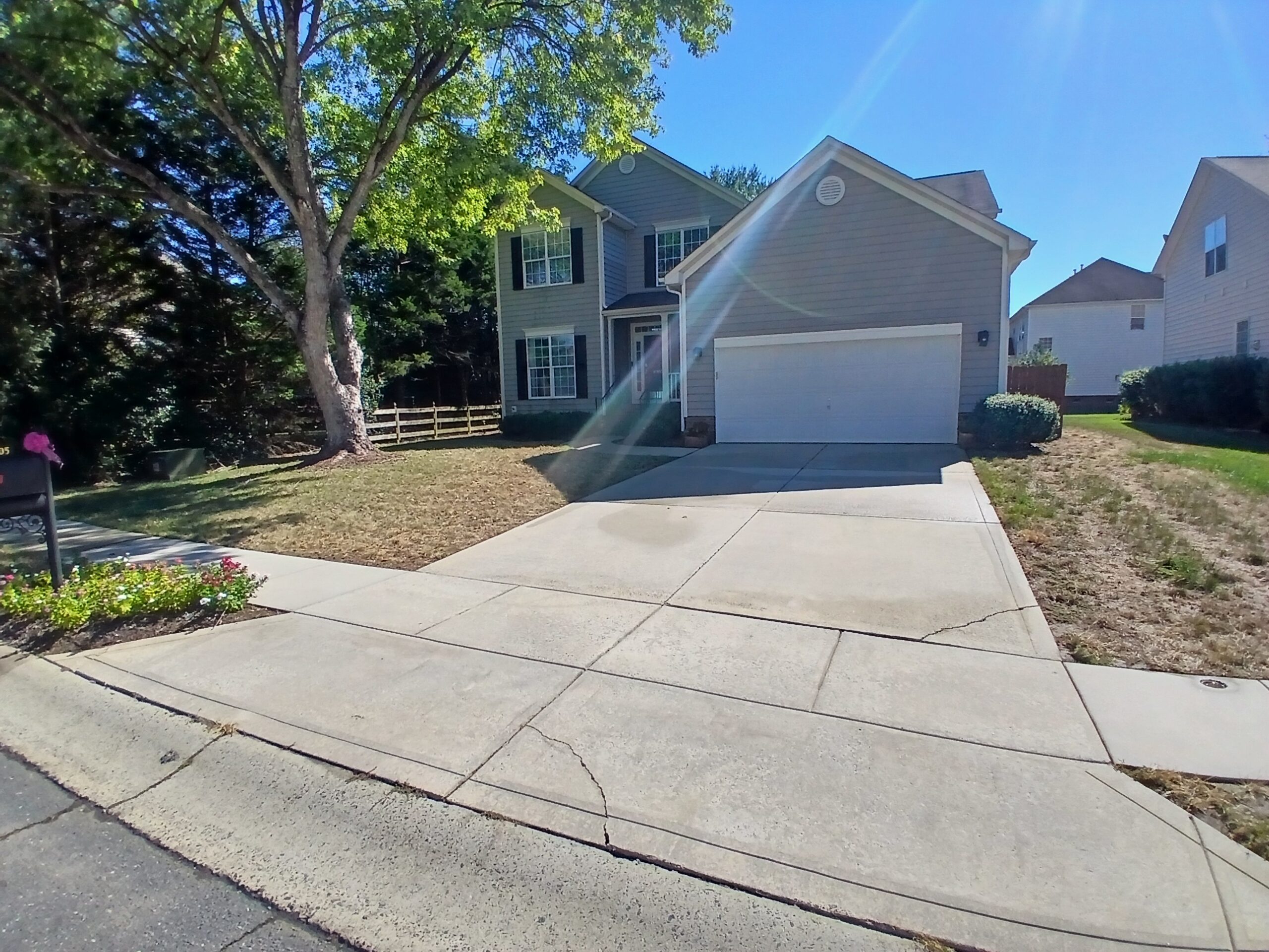 Vinyl house washing driveway and exterior window cleaning in Somerset Waxhaw NC